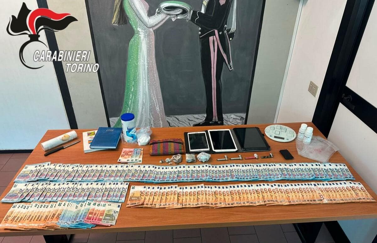 Un supermarket della droga in casa a Cascinette d'Ivrea: arrestata una coppia