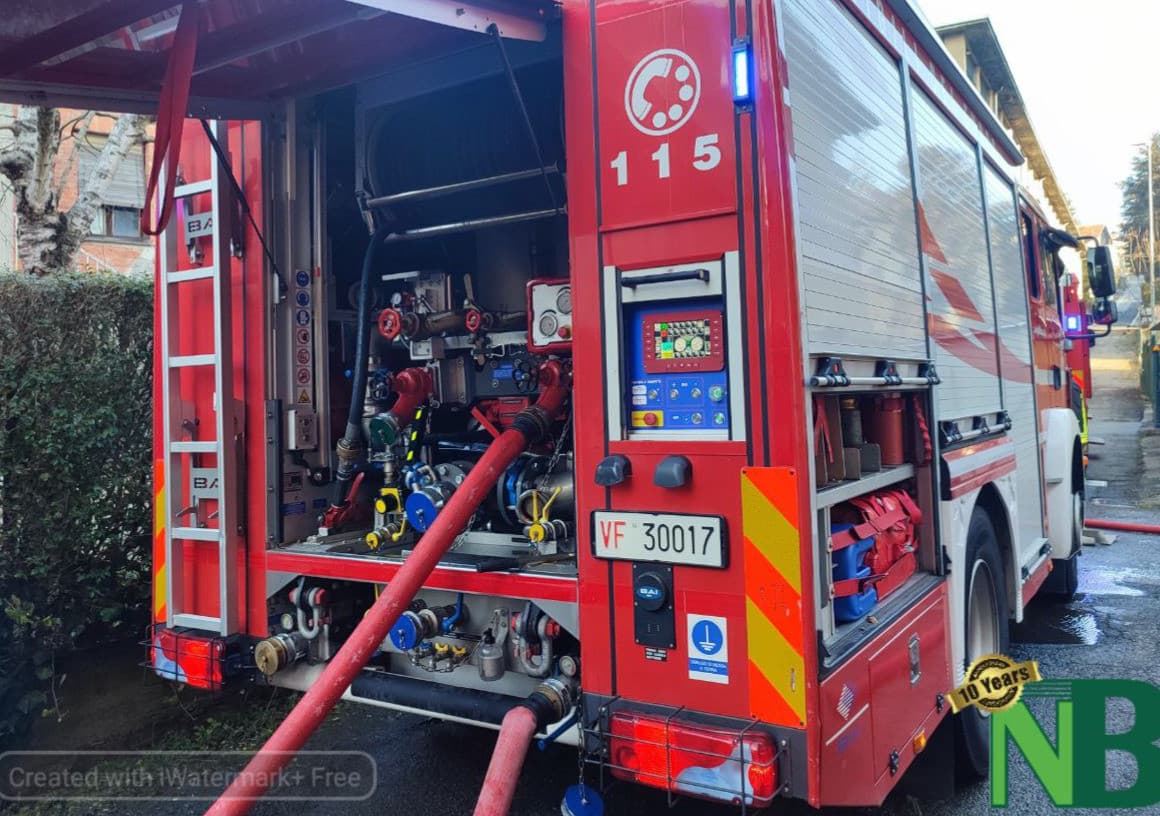 Incendio in cucina a Biella Favaro, fiamme dalla cappa