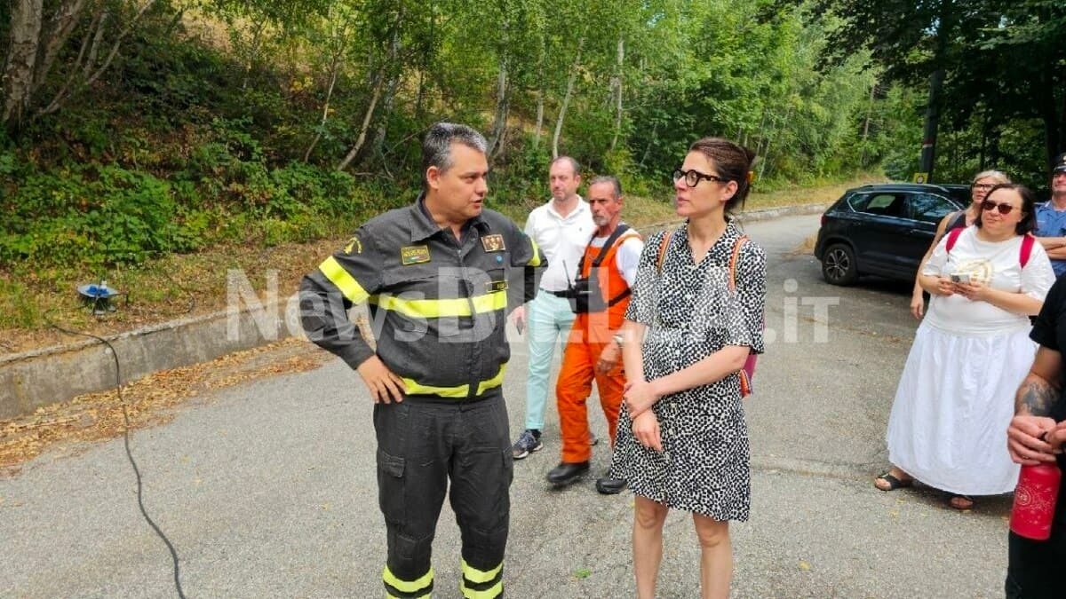 Incendio in Valsessera: linee tagliafuoco e presidi vicino alle abitazioni VIDEO