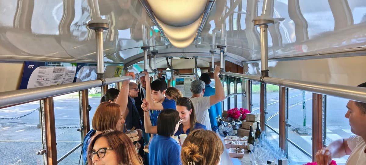 Aperitivi e colazioni sul tram storico, protagonista diventa il tram-ezzino