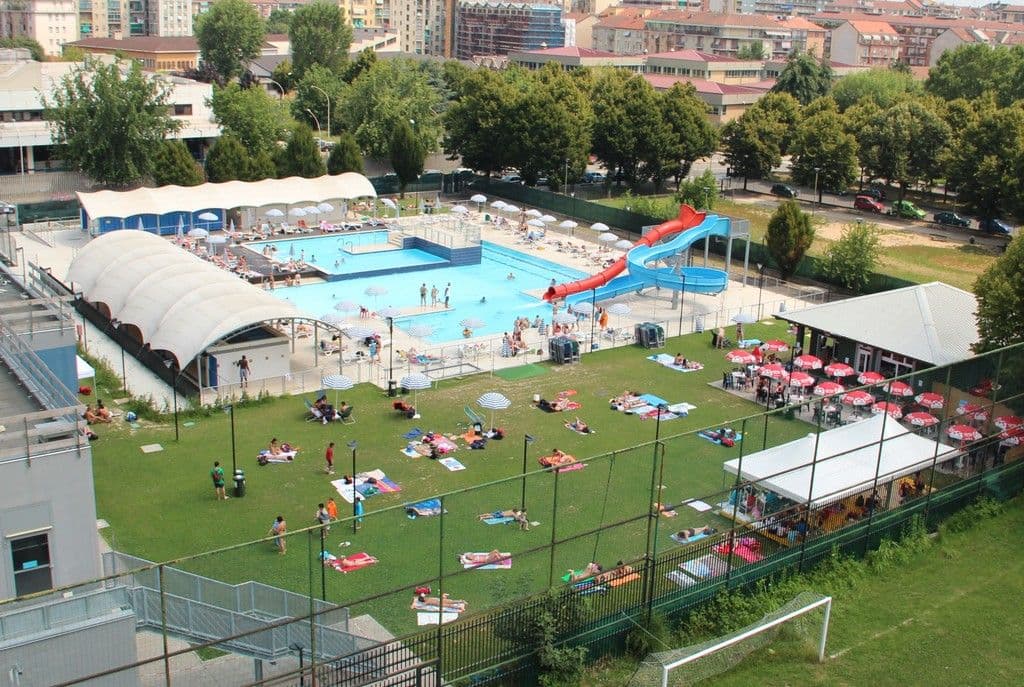 Riapre la piscina estiva Trecate, al via la stagione 2026