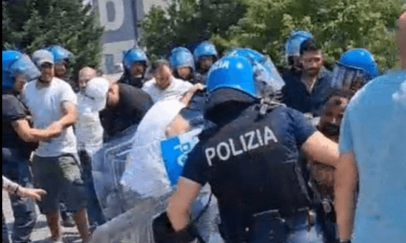 Scaffali dei supermercati vuoti, lavoratori in presidio e violenti tentativi di sgombero: continua lo sciopero al magazzino In’s di Tortona