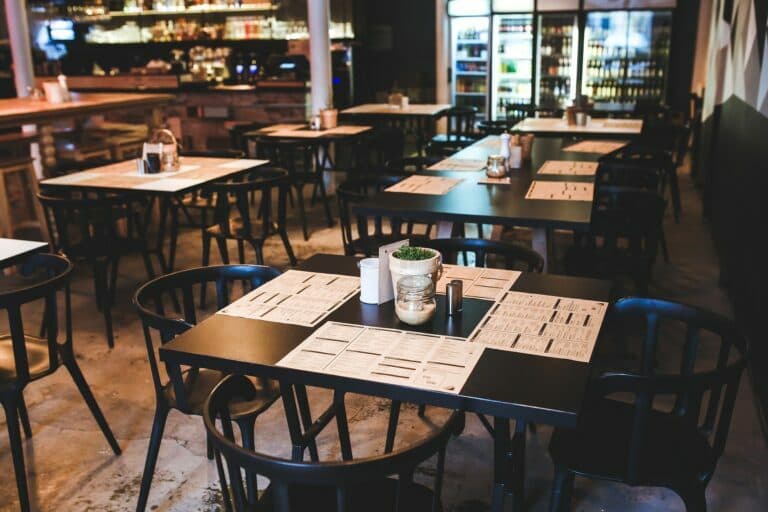 Crisi del commercio: il deserto dei negozi travolge anche i bar. A Torino ne sono spariti 507 in 6 anni