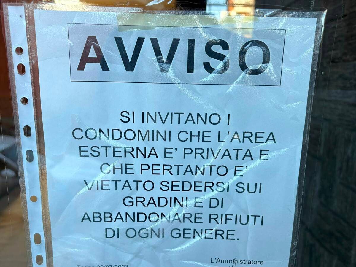 Schiamazzi e musica fino a mezzanotte: la rabbia di 36 famiglie in via Ponderano