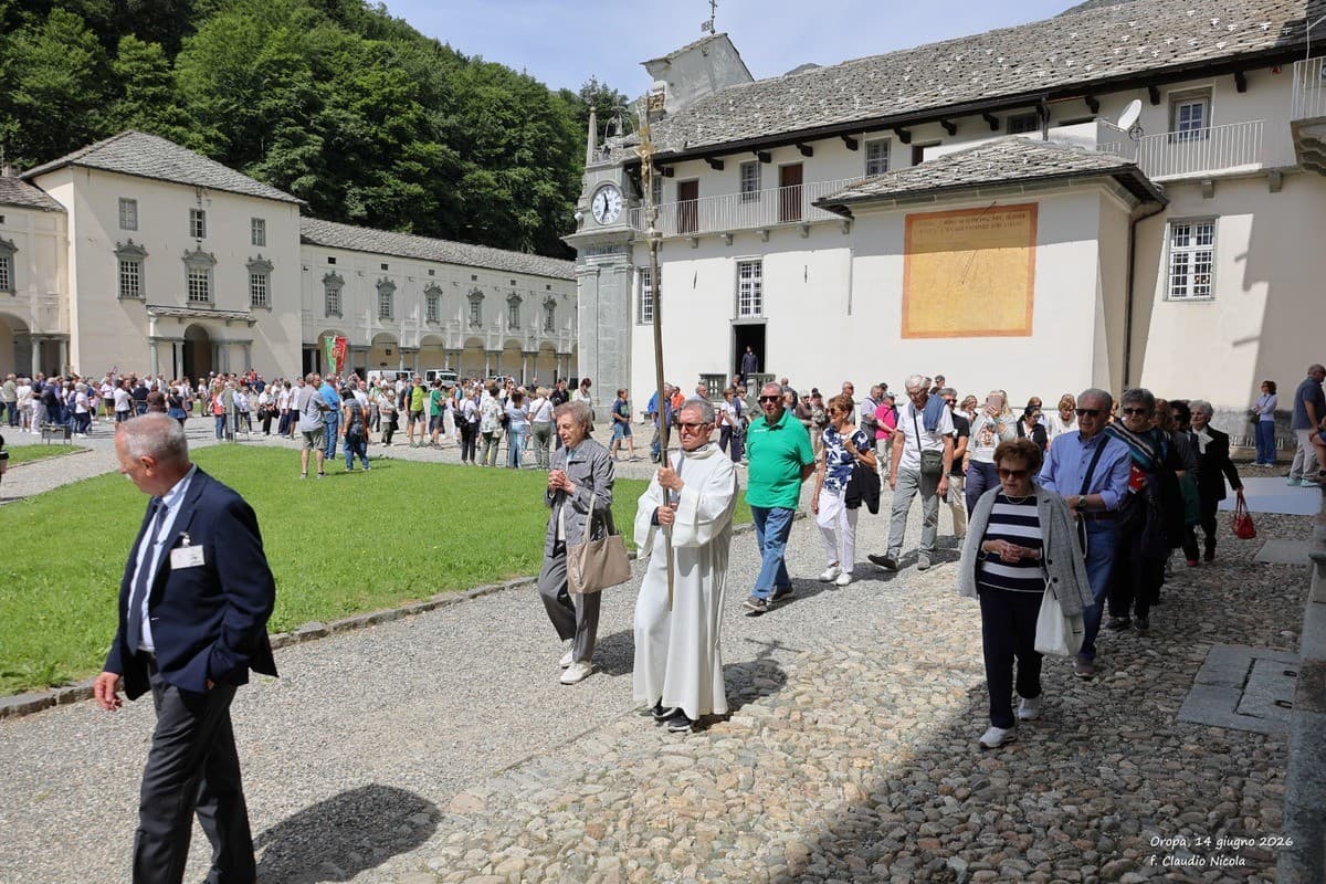 Fede e tradizione, la Valle Strona e Casapinta rinnovano il pellegrinaggio a Oropa FOTO
