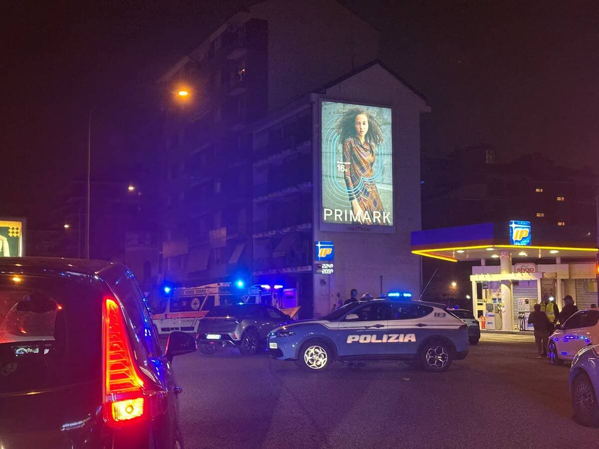 Incidente in via Pietro Cossa: strada chiusa e mezzi pubblici bloccati