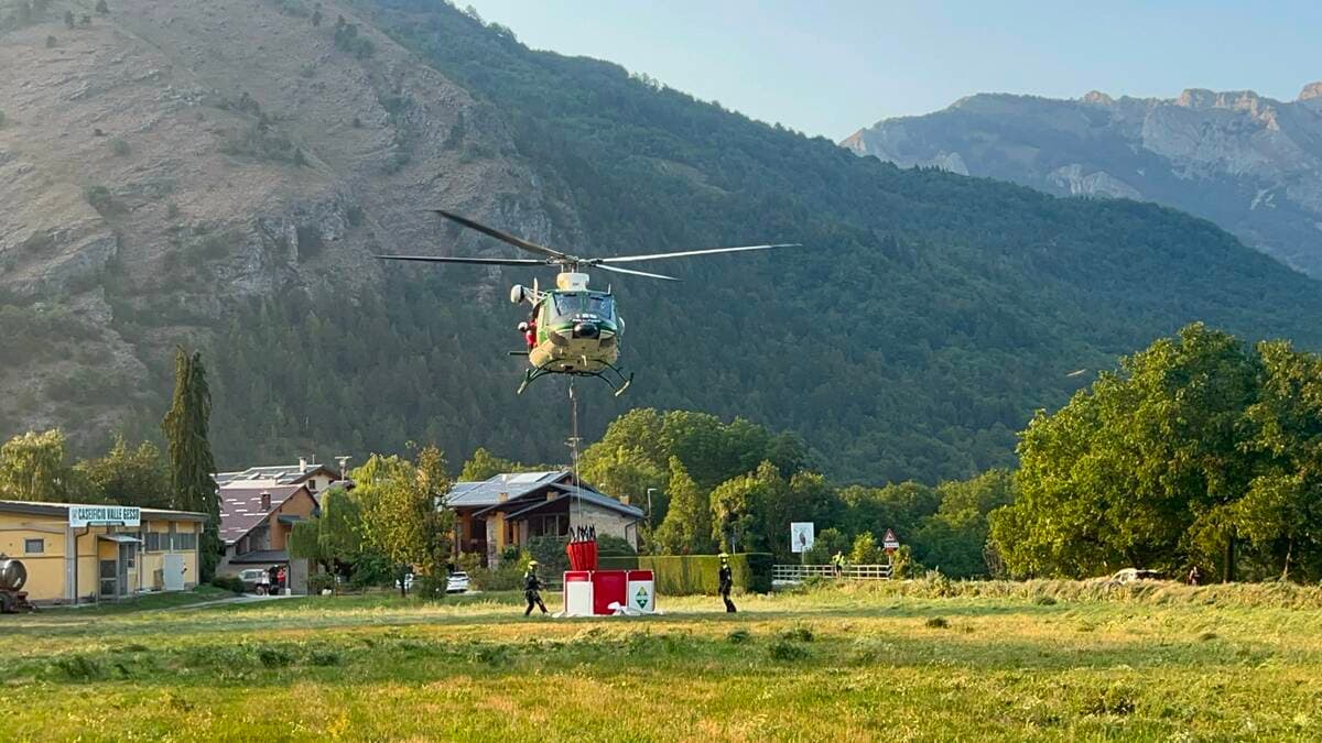 Valdieri, sei giorni di fiamme e la rabbia del sindaco: "Questi incendio poteva essere risolto in un giorno" [VIDEO E FOTO]