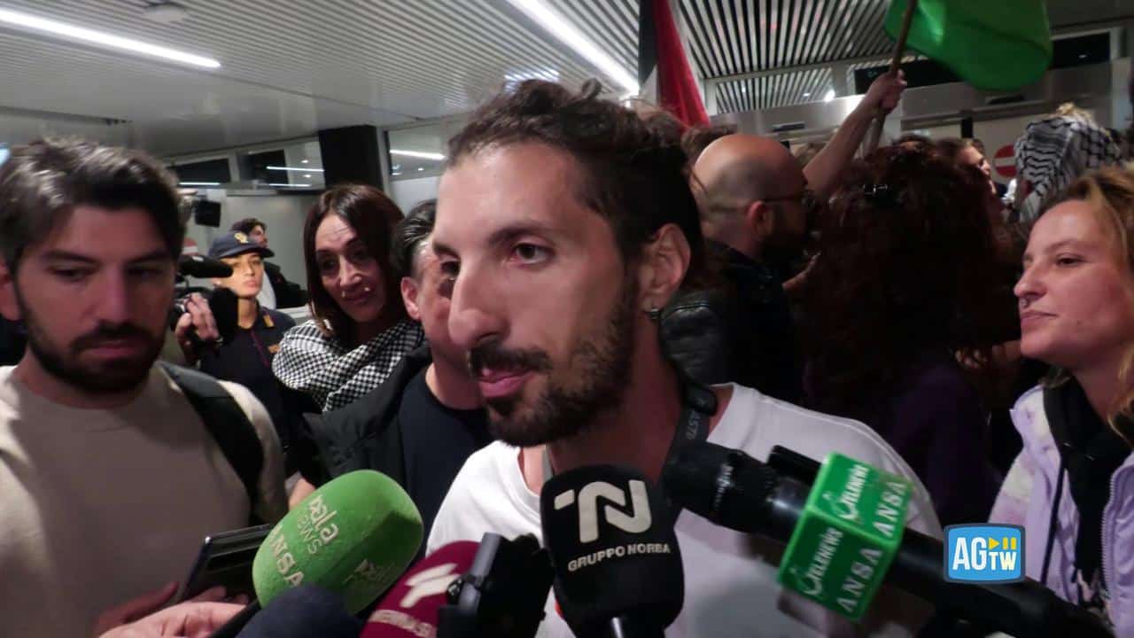 Flotilla, rientrano gli attivisti: «Bendati e picchiati durante il fermo»