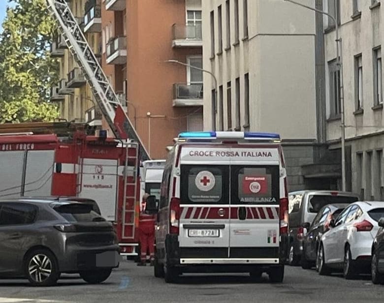 Cade in casa e resta a terra per ore: anziana soccorsa a Biella