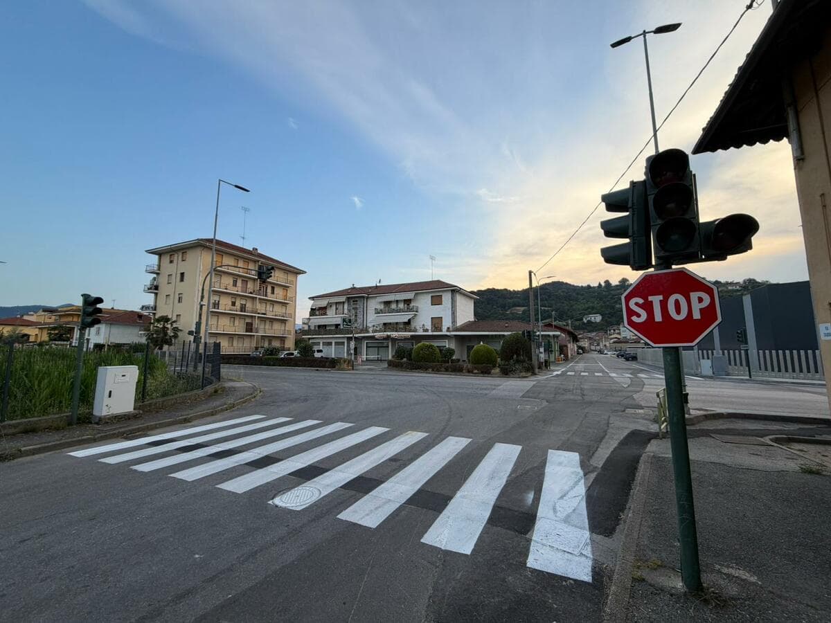 Verzuolo, il semaforo di Villanovetta resta spento: si attende il completamento dei lavori
