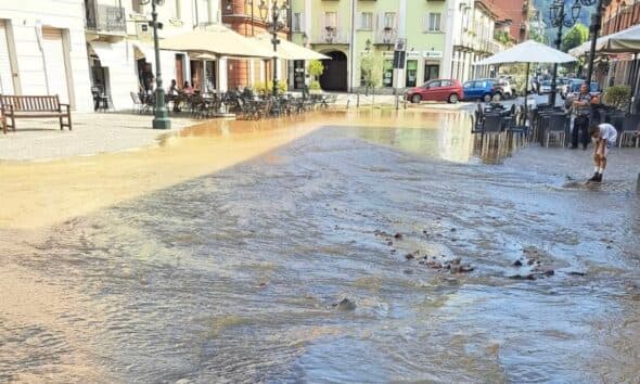 Si rompe un conduttura dell’acqua a Chivasso: disagi in piazza della Repubblica
