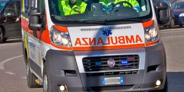 Operaio colto da malore mentre lavora sulla provinciale, muore a 63 anni