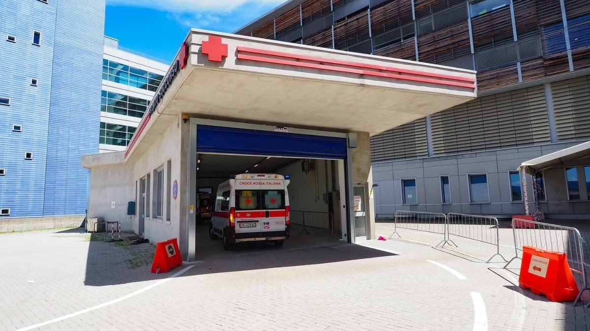 Andorno, donna travolta da una bici: finisce in codice giallo all’ospedale