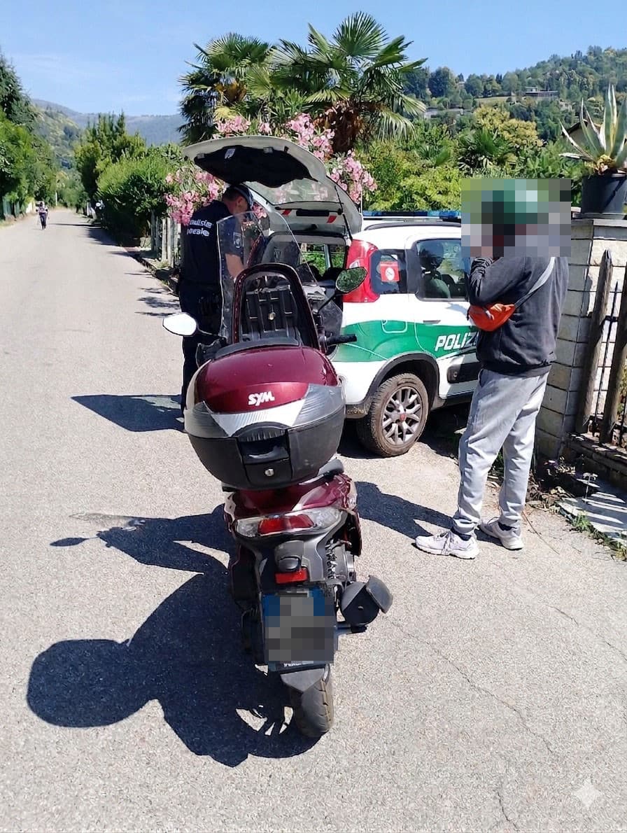 Scarica il passeggero e scappa in moto: nei guai un 55enne di Angrogna con precedenti penali