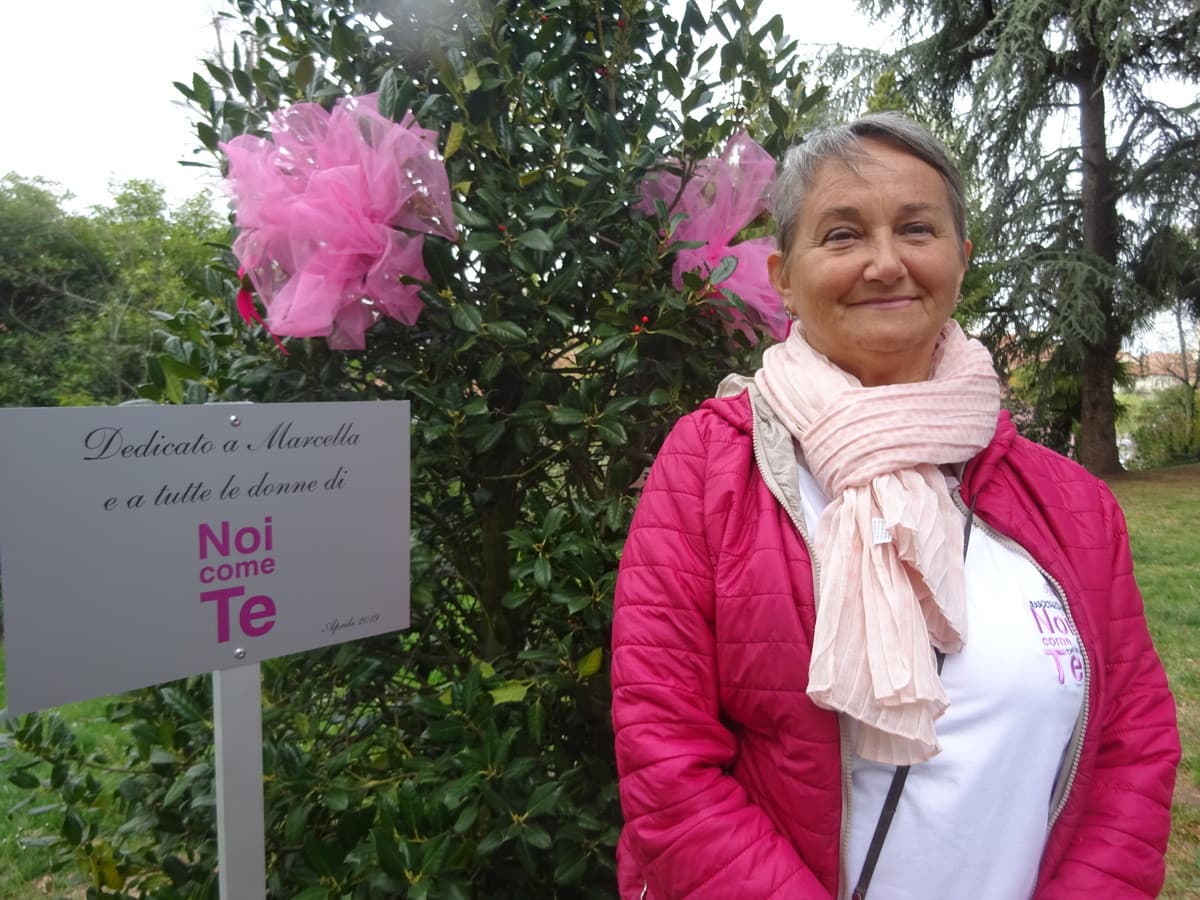 Bra domenica 4 ottobre si colora di rosa con l'iniziativa solidale di Noi come Te