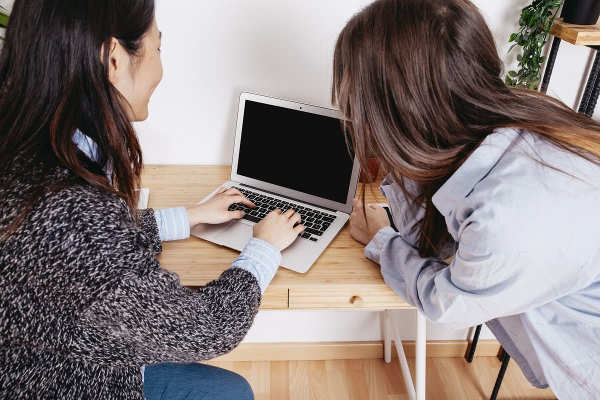 Il doppio volto del lavoro femminile nel Cuneese: primato italiano per l'impresa autonoma, ma una dipendente su tre resta nella "trappola" del part-time