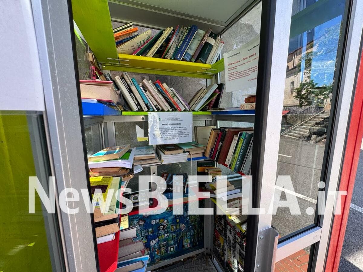 Da cabina telefonica a biblioteca di comunità con oltre 200 libri: a Torrazzo donazioni e visitatori in aumento FOTO e VIDEO