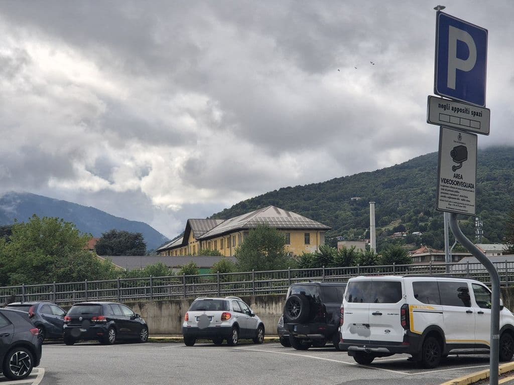Furti d’auto all’Ospedale di Pinerolo: più passaggi dei carabinieri, ma niente telecamere