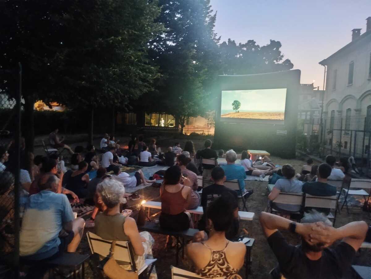 Una notte in tenda nel cuore della storia: al Villaggio Leumann arriva il primo Camping Urbano