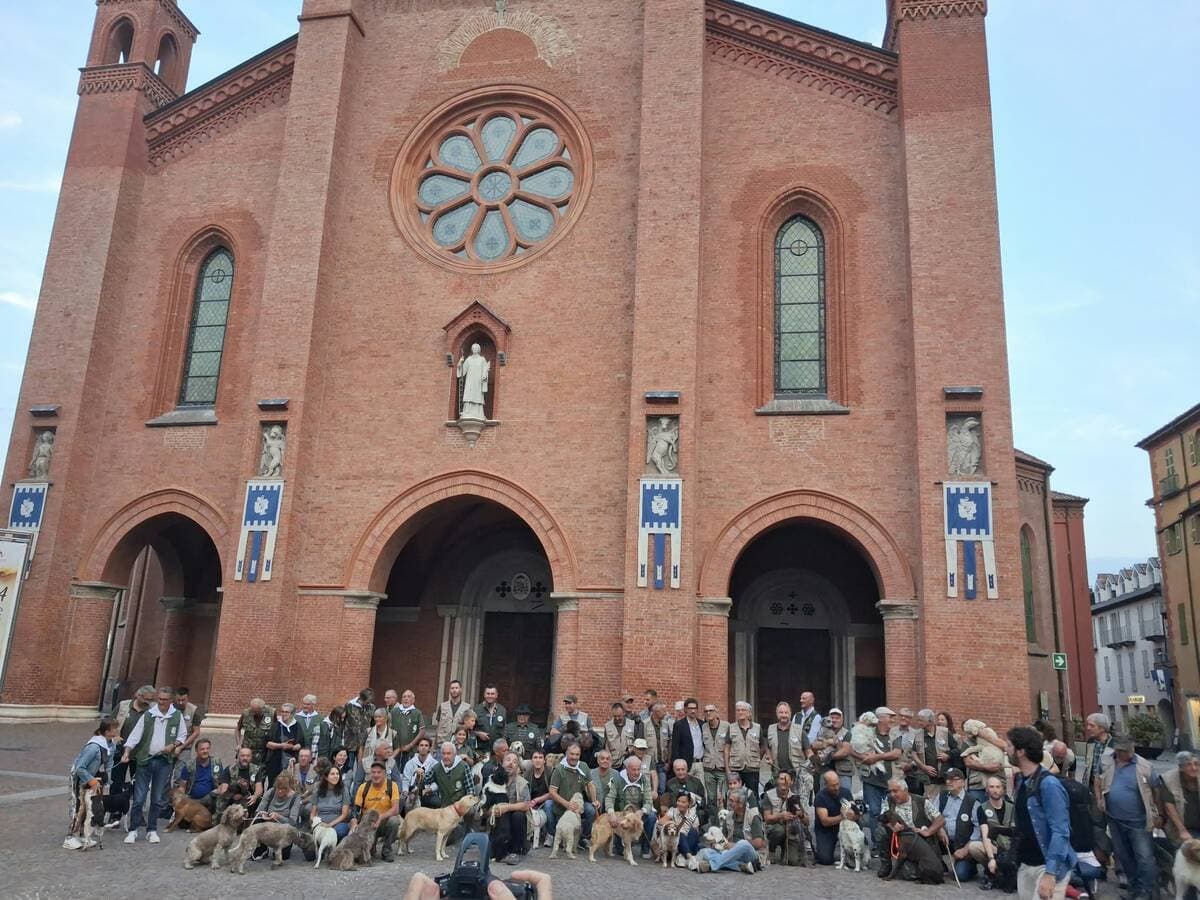 Alba celebra il "Capodanno del Tartufo": trifolao e tabui in festa tra piazza del Duomo, piazza Ferrero e il Mercato Mondiale