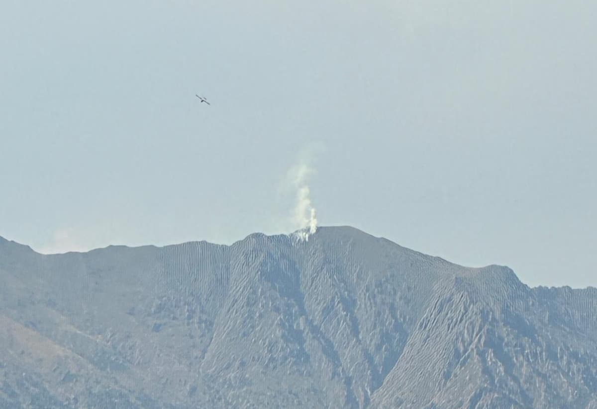 Incendi tra Biellese e Valsesia, il fronte di Postua e Coggiola verso la bonifica FOTO