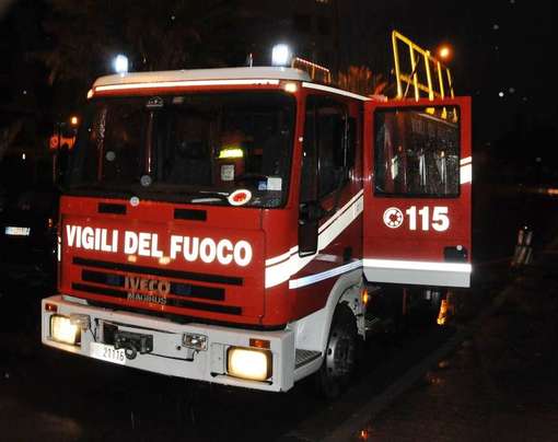 Moto in una scarpata a Cossano Belbo, operazioni in corso per rintracciare il conducente