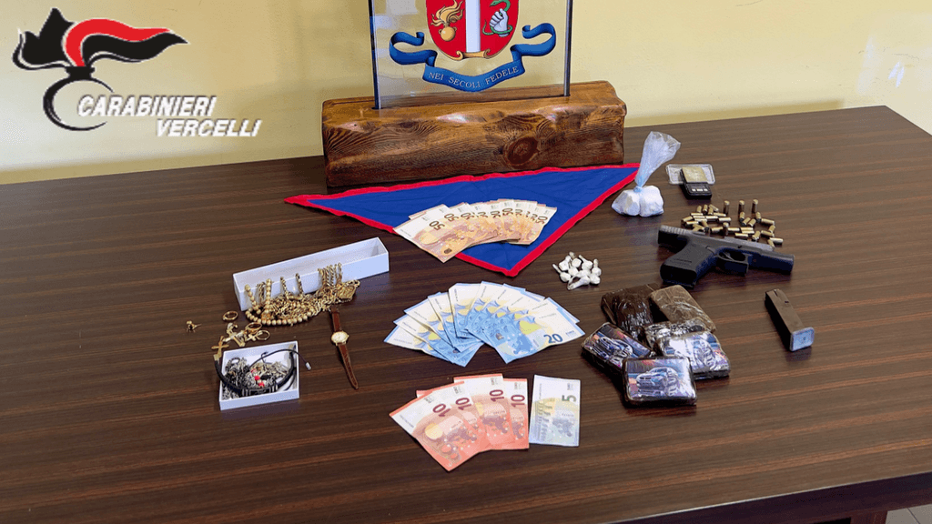 32enne in arresto nella vicina Valsesia: sequestrati cocaina, hashish, oro e una replica di pistola