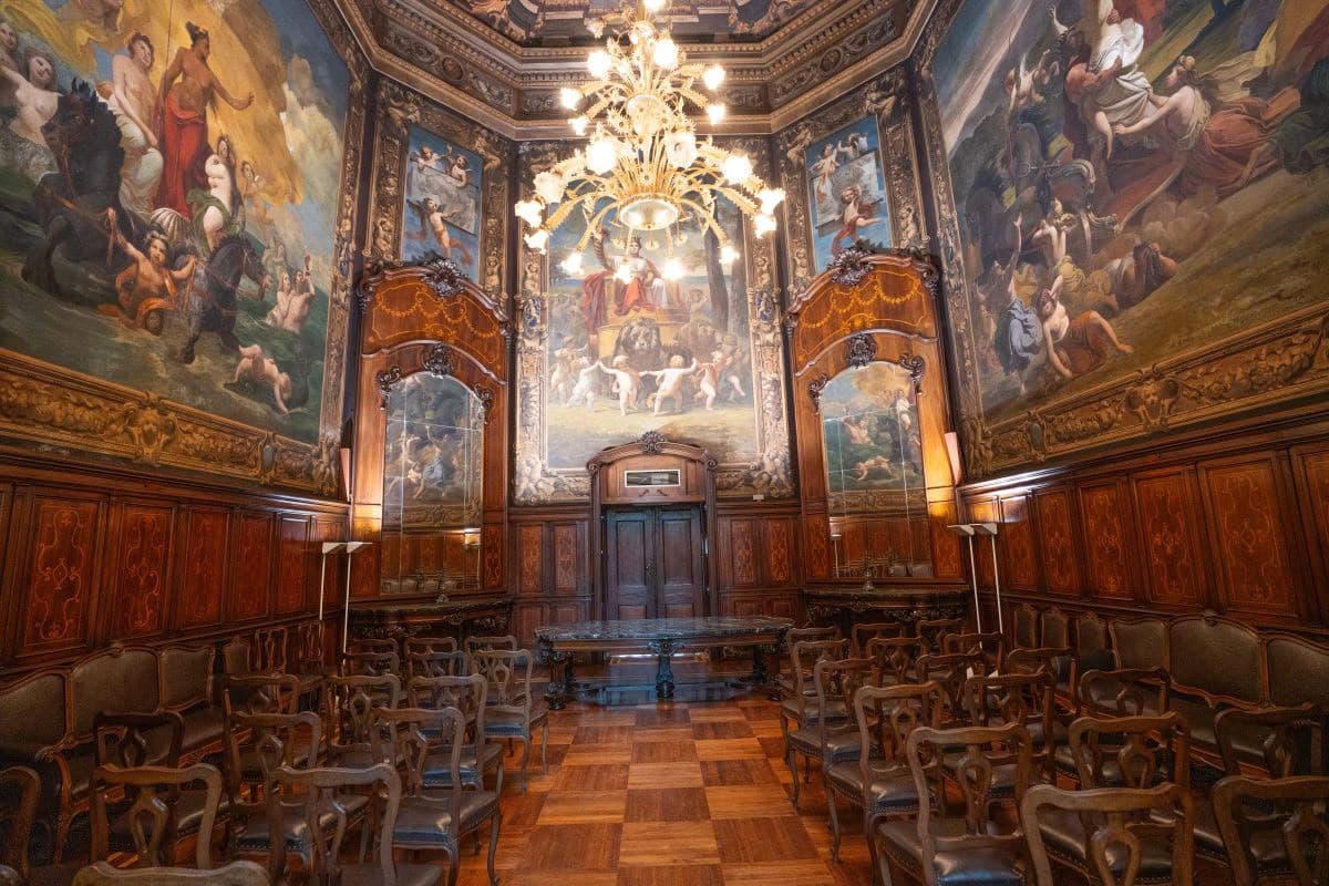 Due aperture straordinarie della Sala Gonin, il gioiello storico di Torino Porta Nuova