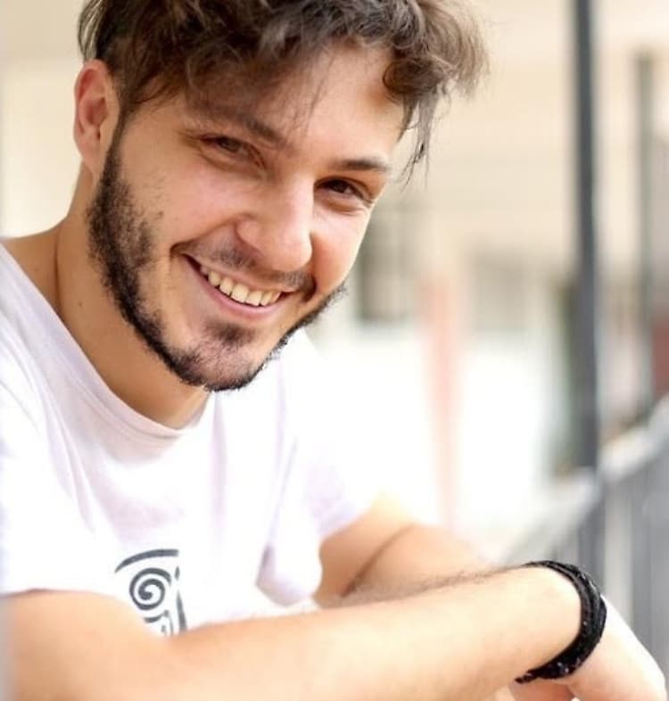 Bra, al Politeama arriva Nicolò Govoni: il fondatore di Still I Rise racconta le sue scuole per i bambini profughi