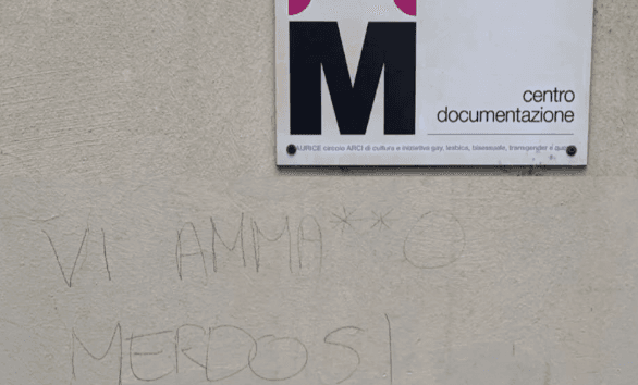 Minacce al Circolo Maurice a Torino, scritta minatoria sulla sede: «Non ci faremo intimidire»