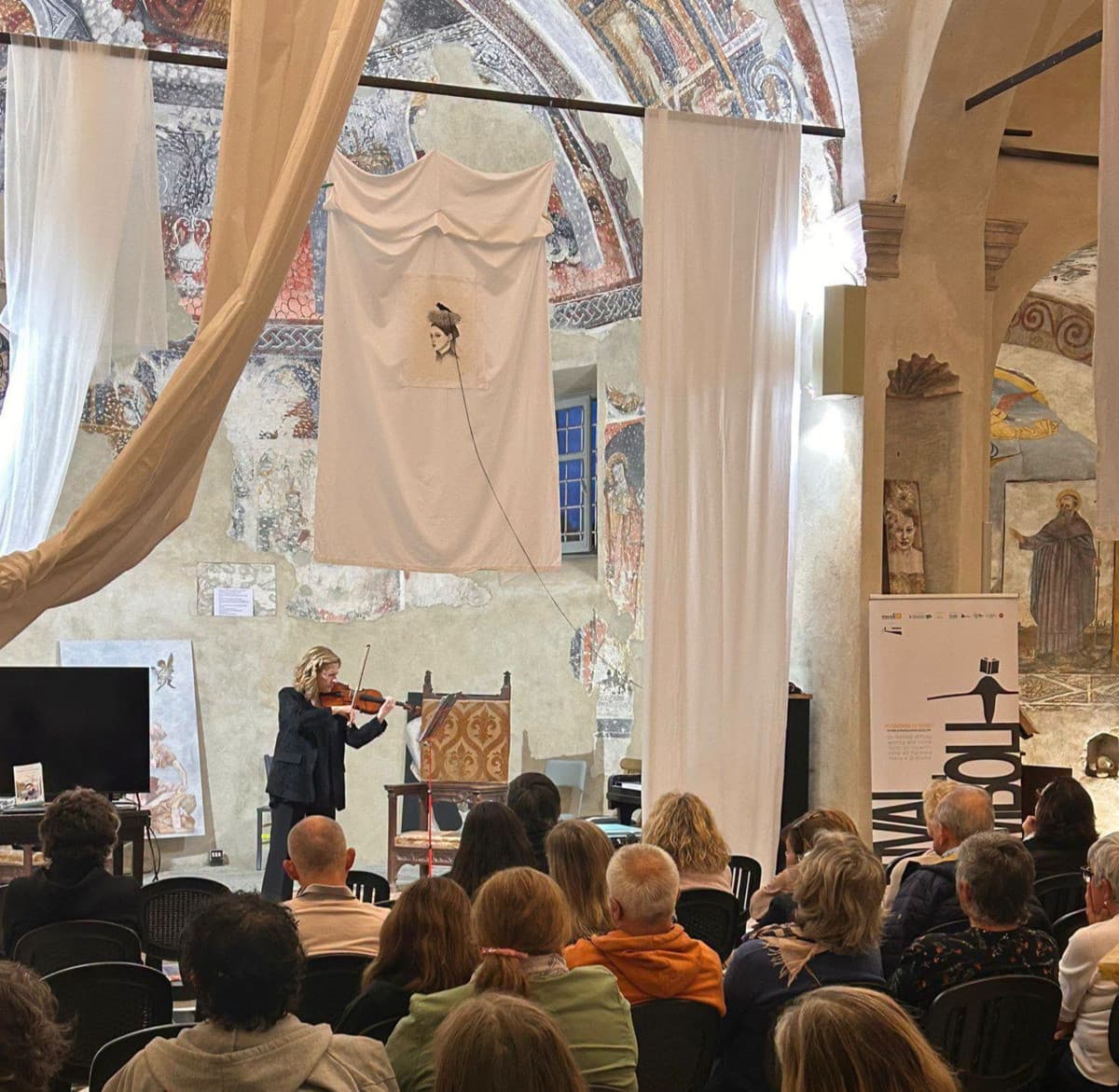 Il Festival Funamboli lancia la sua edizione off con il recital di Saba Anglana e una serata dedicata al colore rosso