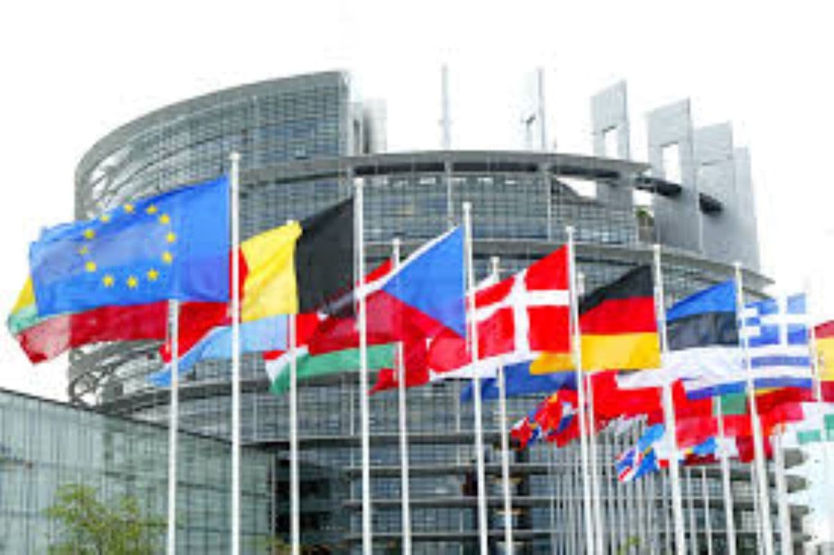 Caro energia, l’Ue apre alla flessibilità ma fissa i paletti: aiuti sì, ma senza strappi alle regole