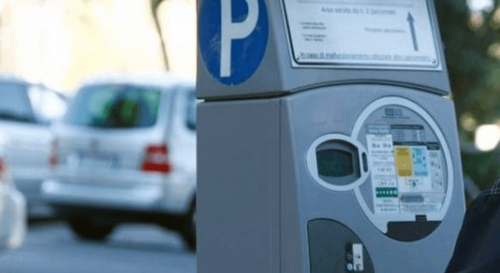 A Bra due sabati di parcheggi blu gratuiti per i saldi estivi