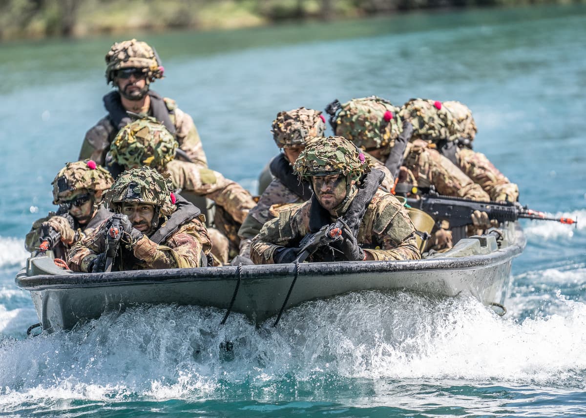 I guastatori alpini dell’Esercito si addestrano al superamento dei corsi d’acqua [FOTO]